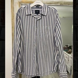 American Eagle men’s button down shirt stripped